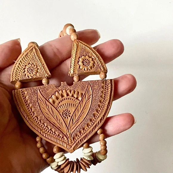 Vintage Artisan Tribal Boho Carved Clay Beaded Statement Necklace. - Picture 8 of 8